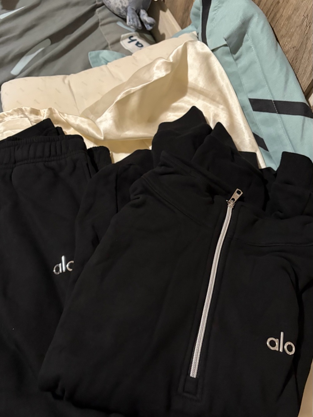 ALO Yoga Black Quarterzip Pullover & Black Joggers